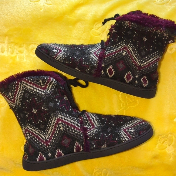 MUKLUKS sweater knit Booties! - Picture 1 of 4